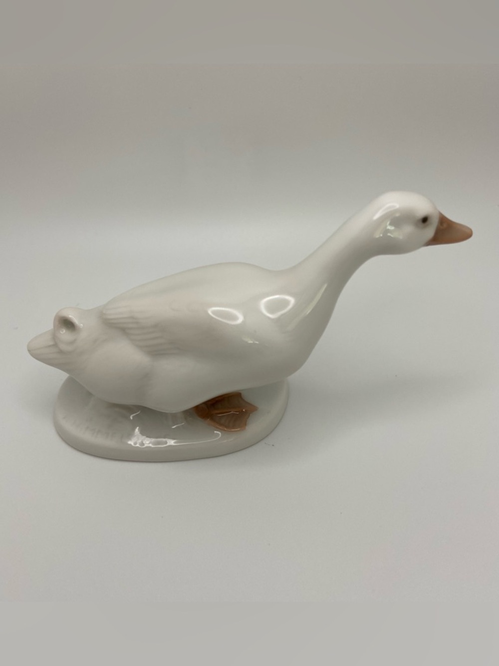 ✨Vintage Rosenthal White Porcelain Duck Figurine with Tan Beak and Feet - Picture 2 of 3